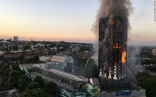Vào lúc 1h15 phút sáng thứ 4 (16/4) giờ địa phương, cháy lớn xảy ra tại tháp chung cư Grenfell trên đường Latimer, phía tây London, Anh. Chung cư này hiện có 27 tầng với 100 căn hộ.<br>