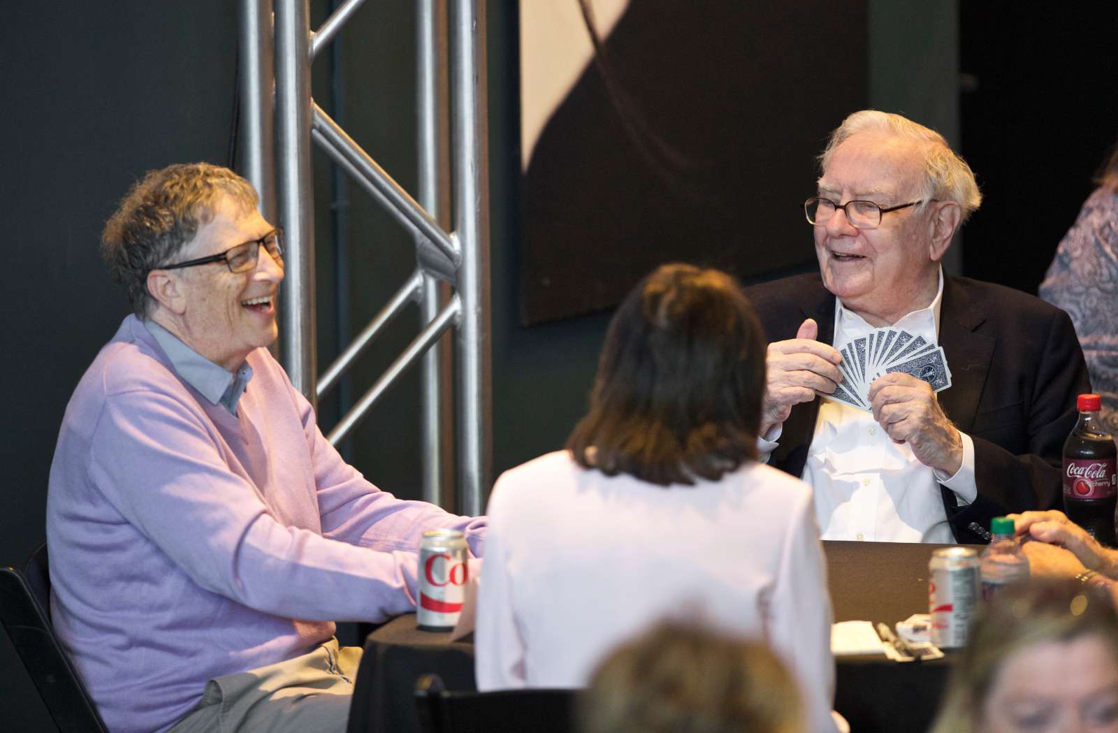 Buffett có chung sở thích với bạn thân Bill Gates - Ảnh: AP