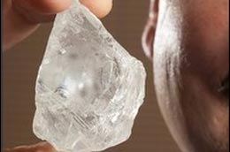 Petra phát hiện thấy viên kim Cullinan Heritage vào năm ngoái tại Nam Phi, nơi mà người ta đã tìm thấy nhiều trong số những viên kim cương có kích thước hàng đầu thế giới.