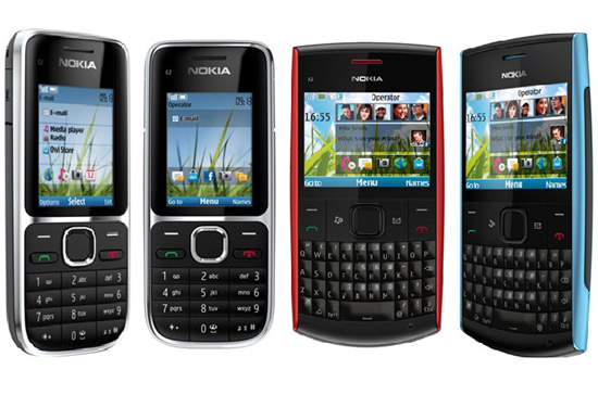 C2-01 (trái) và X2-01 - Ảnh: Nokia.