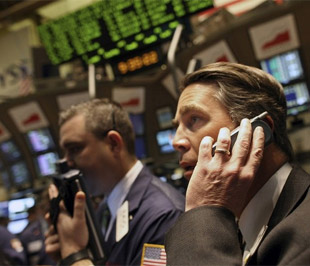 Sau ngày nghỉ lễ đầu tuần, chứng khoán Mỹ đã giao dịch trở lại hôm thứ Ba bằng một phiên giảm điểm mạnh - Ảnh: Reuters.