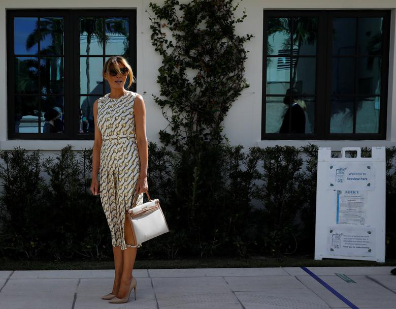 Đệ nhất phu nhân Melania Trum sau khi đi bầu cử ở Palm Beach, Florida - Ảnh: Reuters.