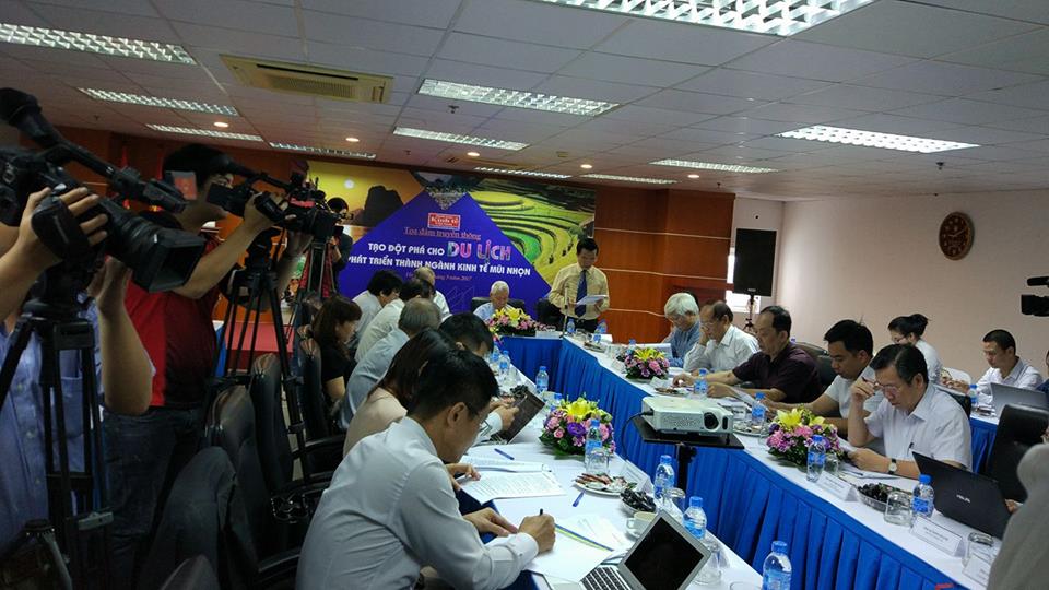 Tọa đàm tại Thời báo Kinh tế Việt Nam.<br>