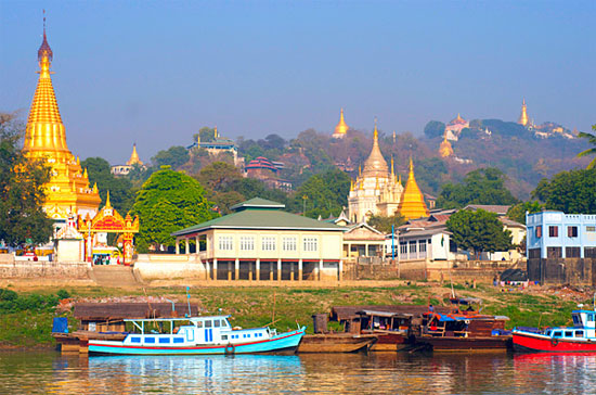 Myamar đang mở cửa đón các nhà đầu tư nước ngoài nhằm vực dậy nền kinh tế nước này sau nhiều năm bị nước ngoài cấm vận.