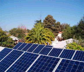 Năng lượng mặt trời là một trong những nguốn năng lượng thay thế được khuyến khích.