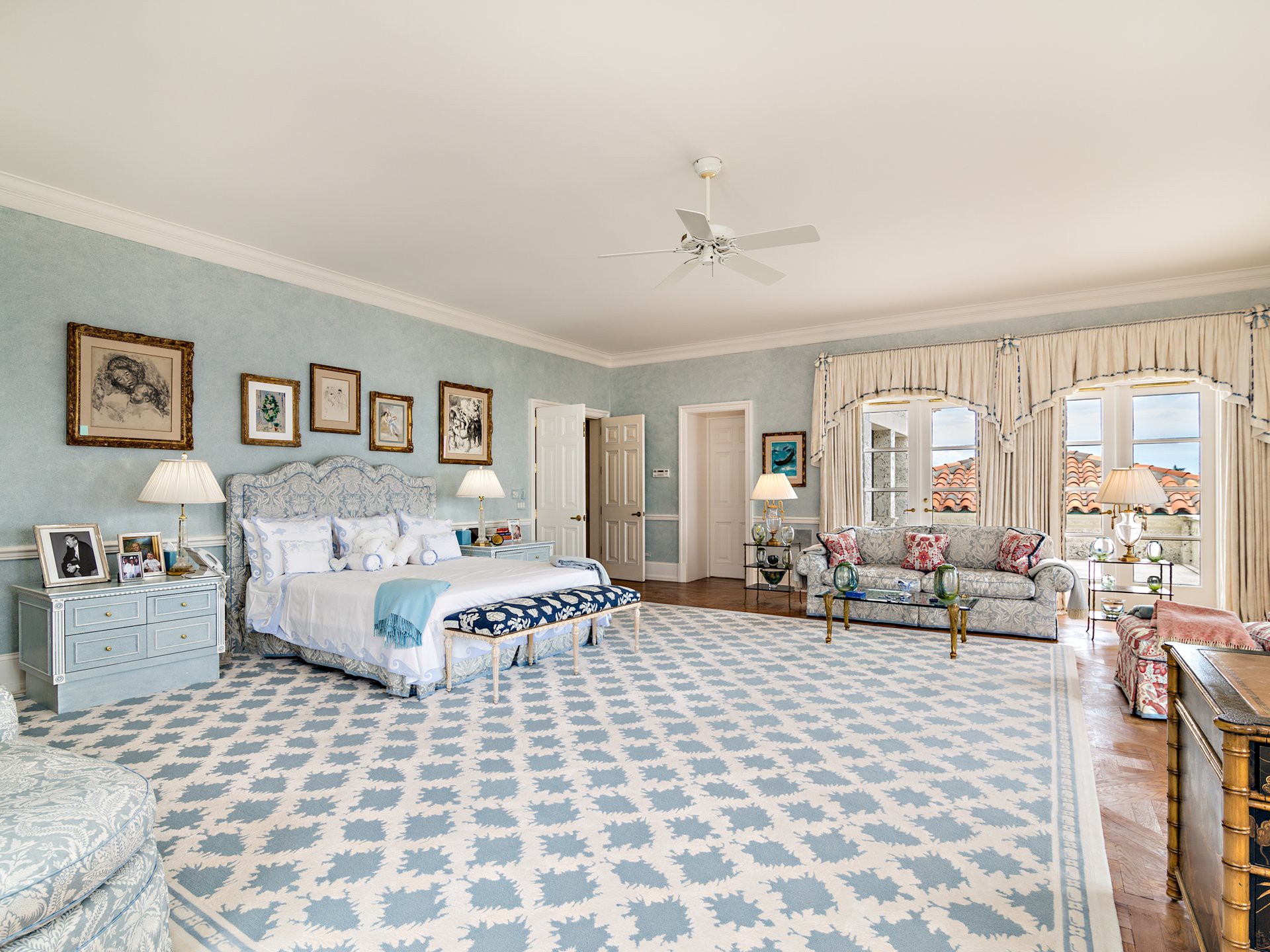 Cận cảnh dinh thự đắt nhất khu bờ biển tỷ phú của Mỹ - Ảnh 18.