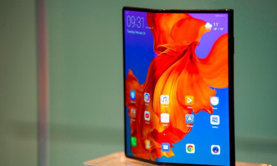 Điện thoại gập Huawei Mate X bị hoãn ra mắt - Ảnh: Getty Images.