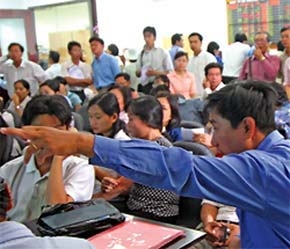 Từ cuối năm 2006 đến nay, những phiên sụt giá khá đều và mạnh thường diễn ra vào phiên giao dịch thứ Năm hàng tuần? - Ảnh: SGTT.