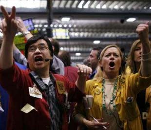 Đón nhiều thông tin lạc quan, chứng khoán Mỹ đã đảo chiều và tăng điểm mạnh mẽ - Ảnh: Reuters.