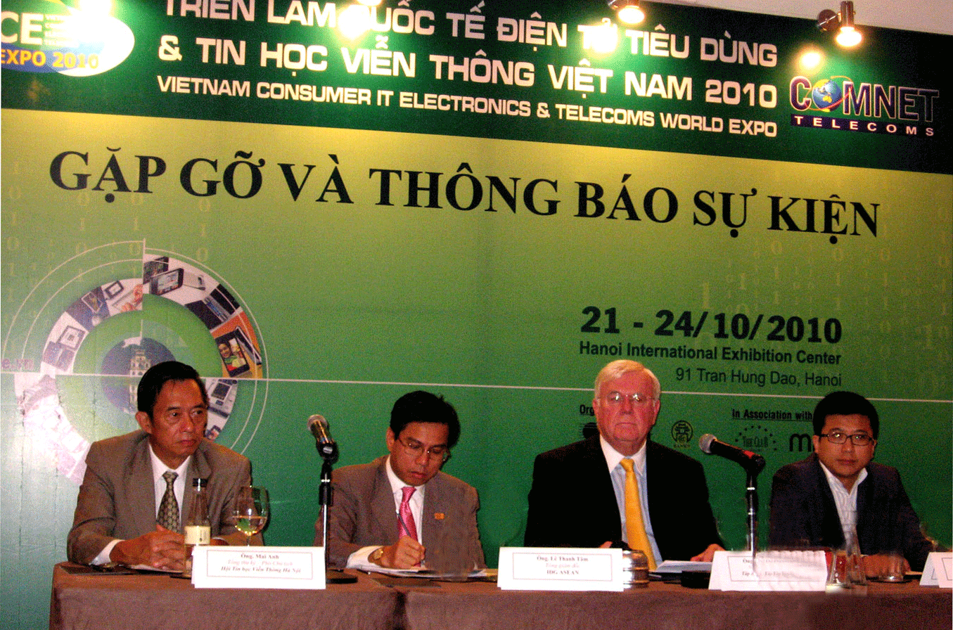 Buổi họp báo công bố VCE 2010.