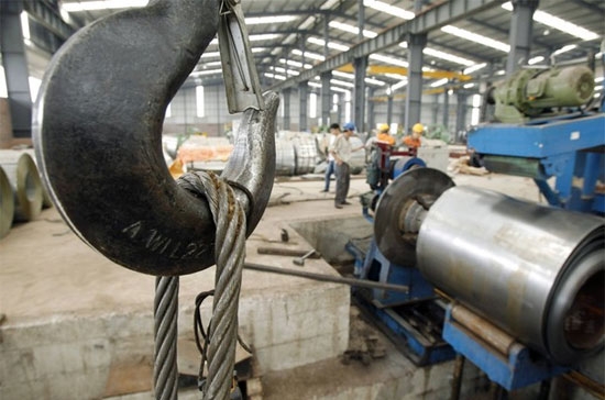 Lãi suất đang thu về mình quá nhiều “công trạng”, nhưng ở phía bên kia là cái giá phải trả: sản xuất đình đốn, việc làm ít được tạo thêm và tốc độ tăng CPI vẫn kiên trì kháng cự! - Ảnh: Reuters.