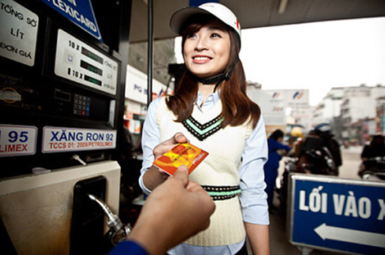 Khách hàng có thể hưởng ưu đãi này tại hơn 2.000 cửa hàng xăng dầu thuộc Petrolimex trên toàn quốc.