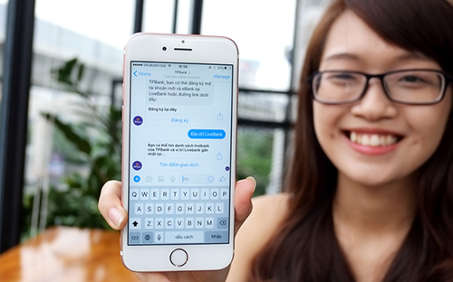 T'Aio được nhúng trên Facebook Messenger và hỗ trợ tư vấn viên phản hồi khách hàng.