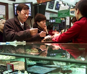 Giá vàng trong nước sáng nay sụt mạnh.