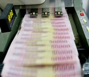 Cung tiền tệ của Việt Nam đã tăng lên mạnh trong mấy tháng nay - Ảnh: Việt Tuấn.