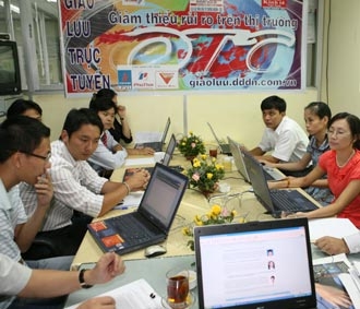 Quang cảnh cuộc giao lưu trực tuyến chiều nay.