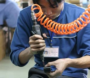 Giá trị sản xuất công nghiệp trong bảy tháng qua (theo giá so sánh 1994) ước đạt 238,3 ngàn tỷ đồng, tăng 16,4% so với cùng kỳ năm trước.