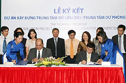 Lễ ký hợp đồng dự án giữa MB và các đối tác.