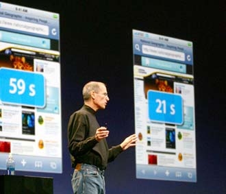 Giám đốc điều hành của Apple, Steve Job, trong buổi lễ ra mắt iPhone 2.0