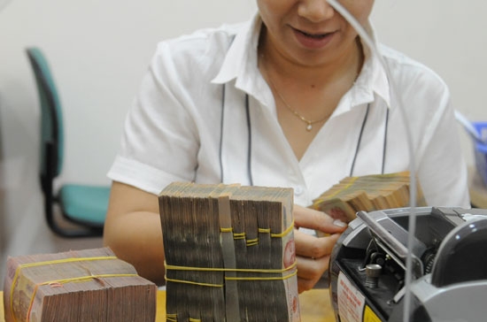 Lượng vốn “bơm” qua thị trường mở tăng mạnh trở lại, lãi suất liên ngân hàng tuần thứ hai liên tiếp cho xu hướng tăng. Điều này có thể dẫn tới hoài nghi về khó khăn vốn của hệ thống ngân hàng hiện nay (tất nhiên là không phải tất cả các thành viên) - Ảnh: Quang Liên.