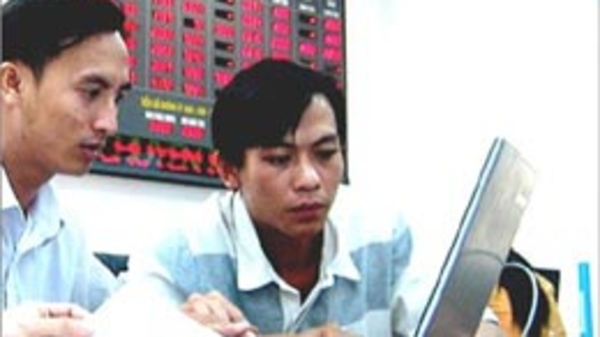 Nhiều sàn vàng tìm cách tồn tại