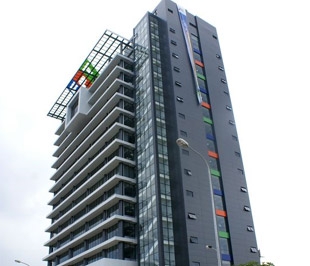 Từ 30/8/2008 - 15/10/2008, Deutshe Bank AG London - cổ đông lớn của Công ty Cổ phần FPT đã bán 1.262.570 cổ phiếu, số cổ phiếu đã mua là 305.100 cổ phiếu, số cổ phiếu nắm giữ sau giao dịch là 4.558.408 cổ phiếu - chiếm 4,89% vốn điều lệ.