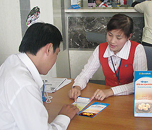 Với sản phẩm này, nếu có nhu cầu vốn đột xuất khách hàng có thể rút trước hạn, thế chấp hoặc cầm cố thẻ tiết kiệm tại Sacombank để vay vốn.