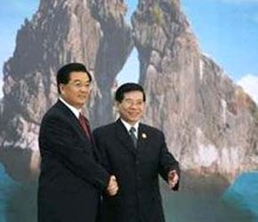 Chủ tịch nước Nguyễn Minh Triết và Chủ tịch Trung Quốc Hồ Cẩm Đào tại Hà Nội, tháng 11/2006.