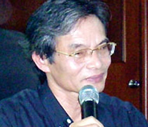 "Sự phát triển của thị trường chứng khoán cũng cho thấy sự độc quyền trong lĩnh vực cho vay của ngân hàng đang ngày càng nhỏ lại, khiến không ít ngân hàng chới với".