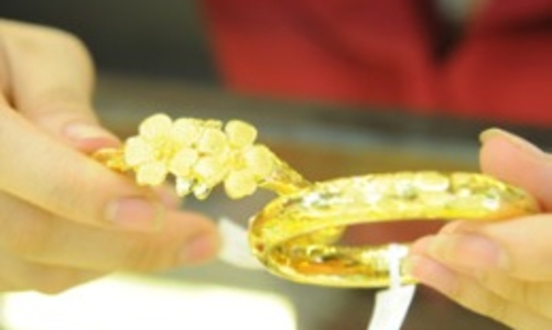 Giá vàng trượt giảm 100.000 đồng/lượng