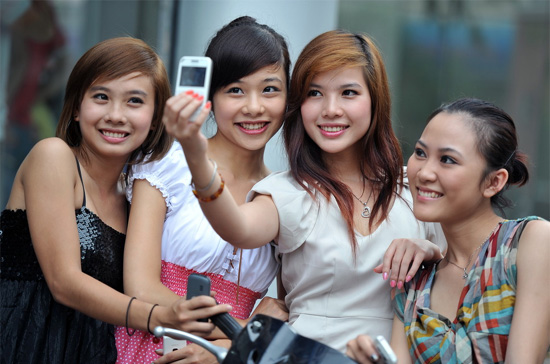 Số thuê bao điện thoại tính đến tháng 2 đã giảm 1,5 triệu so với tháng 1.