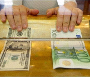 Việc đồng USD sụt giá gần đây đã làm đồng Euro tăng giá mạnh và gây bất lợi cho các nhà xuất khẩu EU.