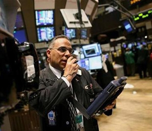 Chứng khoán Mỹ đã giảm điểm phiên đầu tuần với biên độ dưới 1% - Ảnh: Reuters.