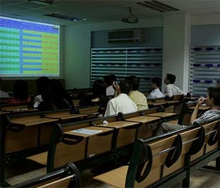 Hầu hết các cổ phiếu lớn đều đã giảm giá khá mạnh ở phiên này - Ảnh: VNN.