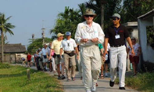 Miễn lệ phí thị thực cho khách đi theo chương trình “Ấn tượng Việt Nam”