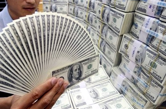 Ngân hàng Nhà nước có thể cung cấp những thông tin có liên quan đến thị trường để tất cả phần tử tham gia thị trường có một tư duy mạch lạc, rõ ràng trước tác động của các quy luật khách quan - Ảnh: AP. 