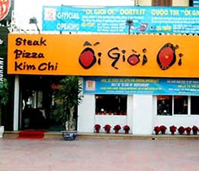 Nhà hàng "Ối giời ơi" trên phố Trần Huy Liệu, Hà Nội.