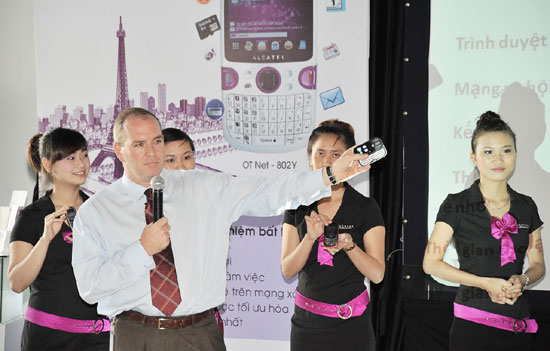 Alcatel giới thiệu loạt điện thoại đầu tiên của mình tại Việt Nam - Ảnh: Lạc Hồng.