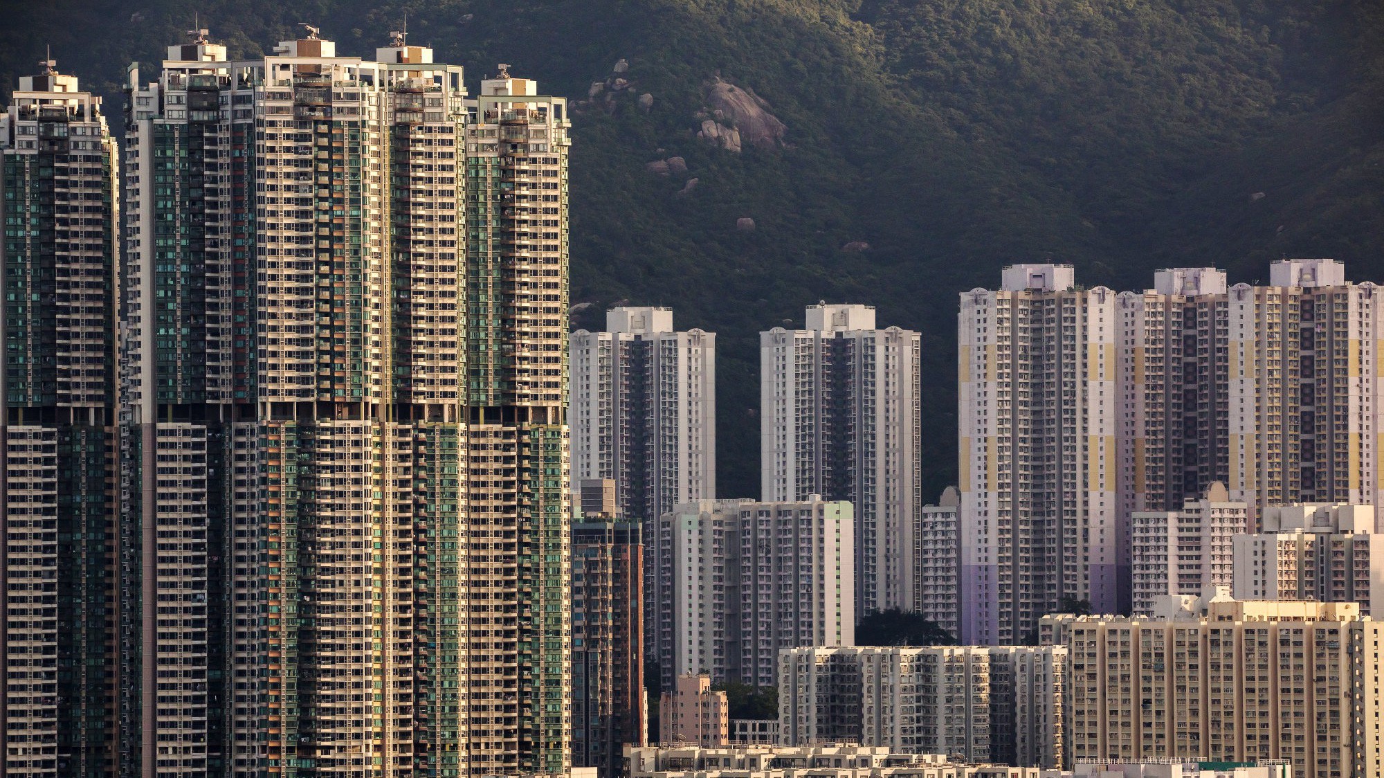 Hồng Kông là thành phố có nguy cơ bong bóng giá bất động sản lớn nhất thế giới - Ảnh: Bloomberg.