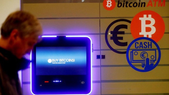 Một máy ATM Bitcoin ở Vilnius, Lithuania, hôm 6/12/2017 - Ảnh: Reuters.