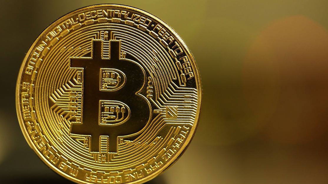 Giá Bitcoin trên thị trường giao ngay cũng tăng mạnh trong ngày thứ Hai, với mức tăng hơn 14%.