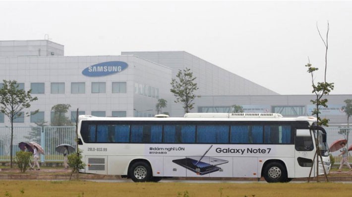 Bên ngoài nhà máy của Samsung ở Thái Nguyên, tháng 10/2016 - Ảnh: Reuters.