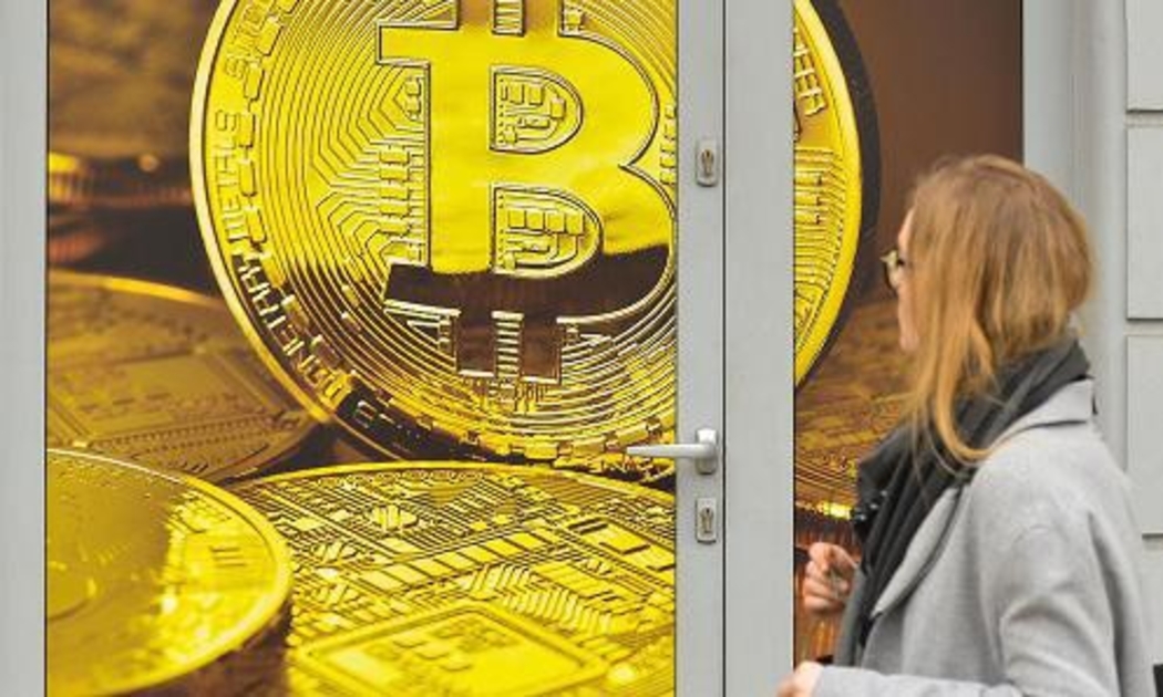 Các nhà giao dịch hiện đang theo dõi xem liệu giá Bitcoin có thể trụ được mốc 7.500 USD - Ảnh: Getty/CNBC.