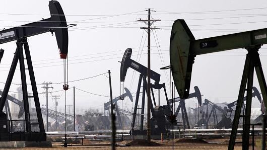 Một mỏ dầu ở Bakersfield, California, Mỹ - Ảnh: Reuters.
