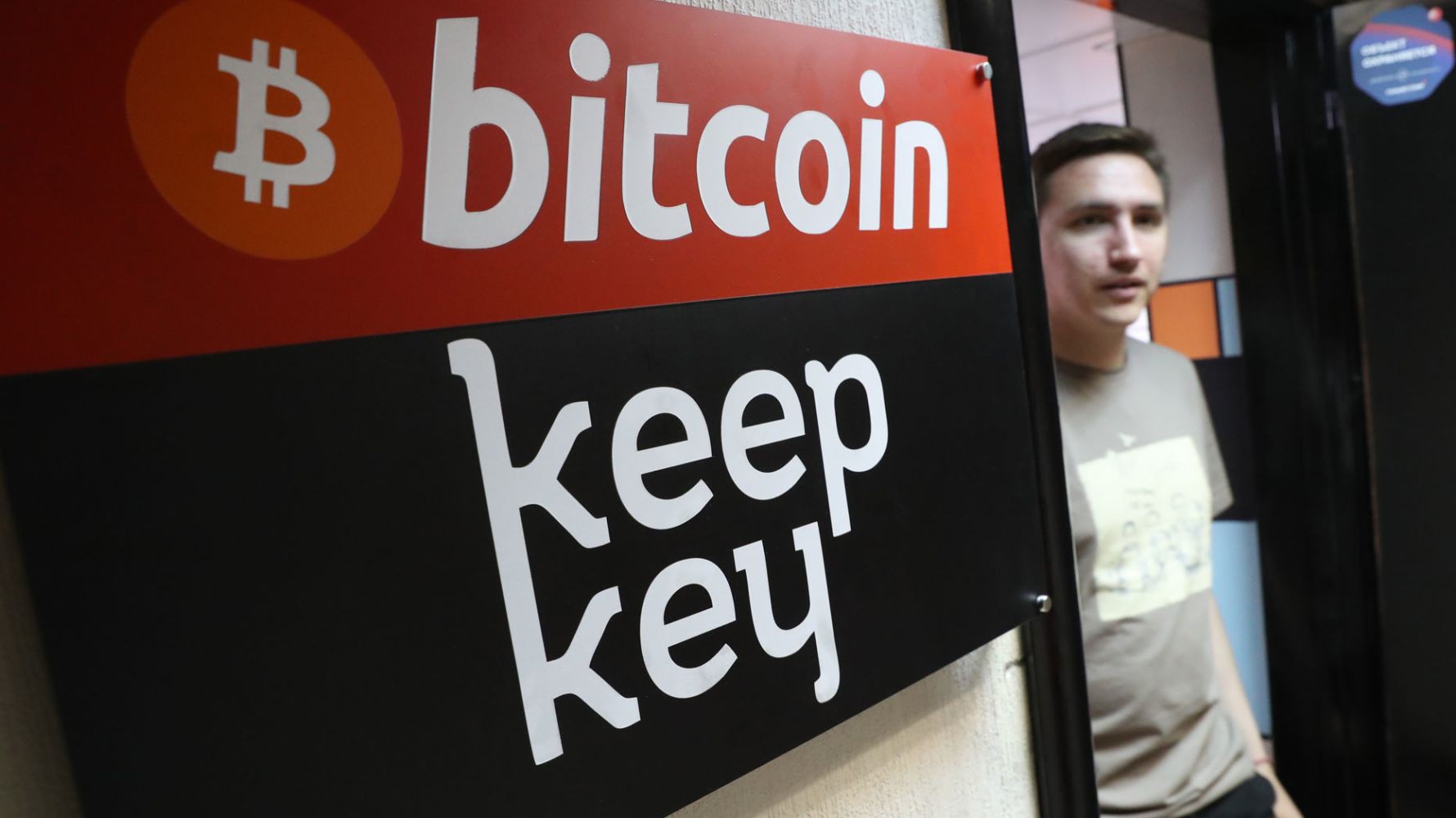 Giới chuyên gia nói rằng người bán tiền ảo hiện nay nhiều hơn người mua - Ảnh: Getty/CNBC.