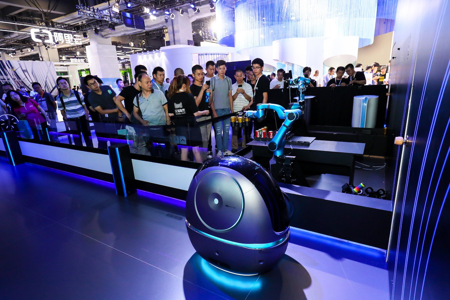 Alibaba ra mắt robot phục vụ khách sạn - Ảnh 1.