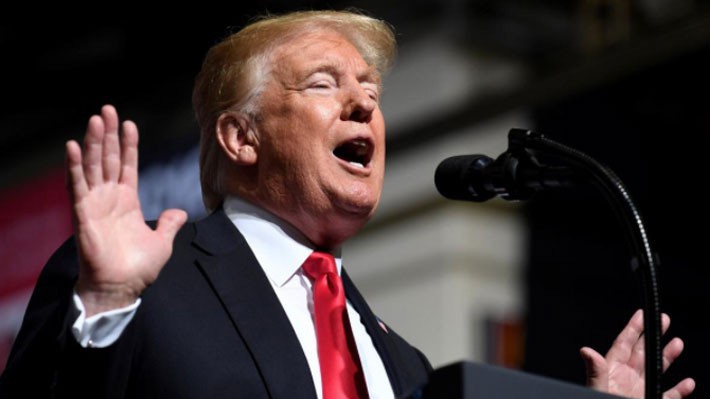 Tổng thống Mỹ Donald Trump phát biểu tại sự kiện vận động ủng hộ ở West Virginia hôm 29/9 - Ảnh: Reuters.