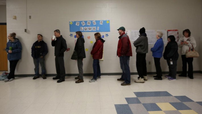 Nước Mỹ bắt đầu cuộc bầu cử Quốc hội có ý nghĩa đặc biệt - Ảnh 2.