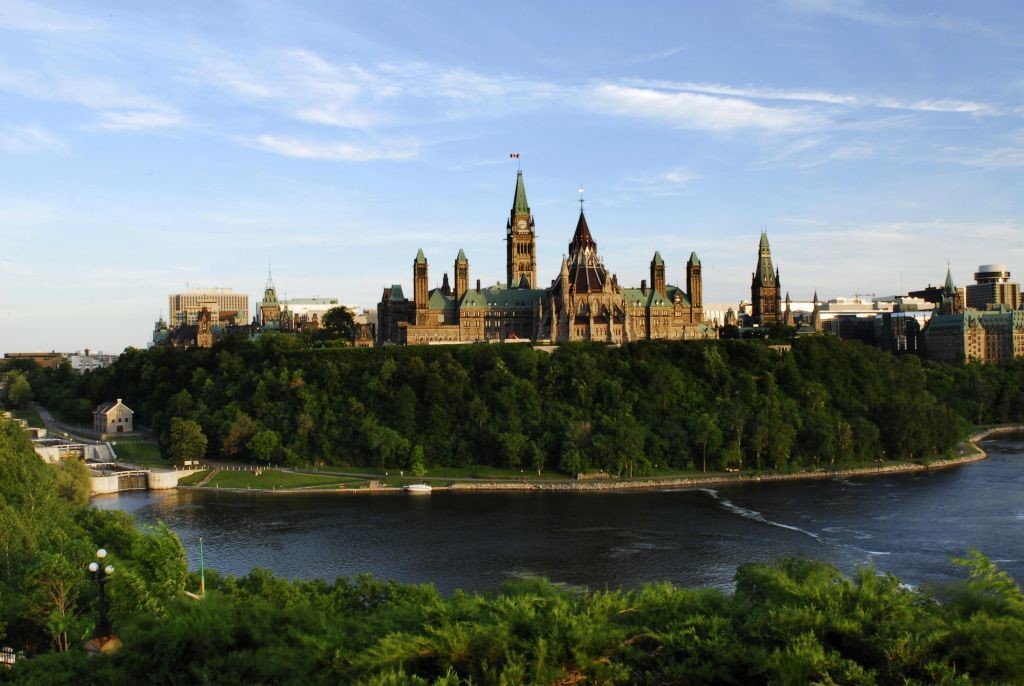 10 quốc gia tập trung nhiều người siêu giàu nhất thế giới - Ảnh 2.