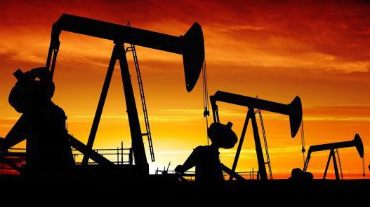 Tuy nhiên, giá "vàng đen" vẫn đang được hỗ trợ bởi nỗ lực cắt giảm sản lượng của OPEC và Nga - Ảnh: CNBC.